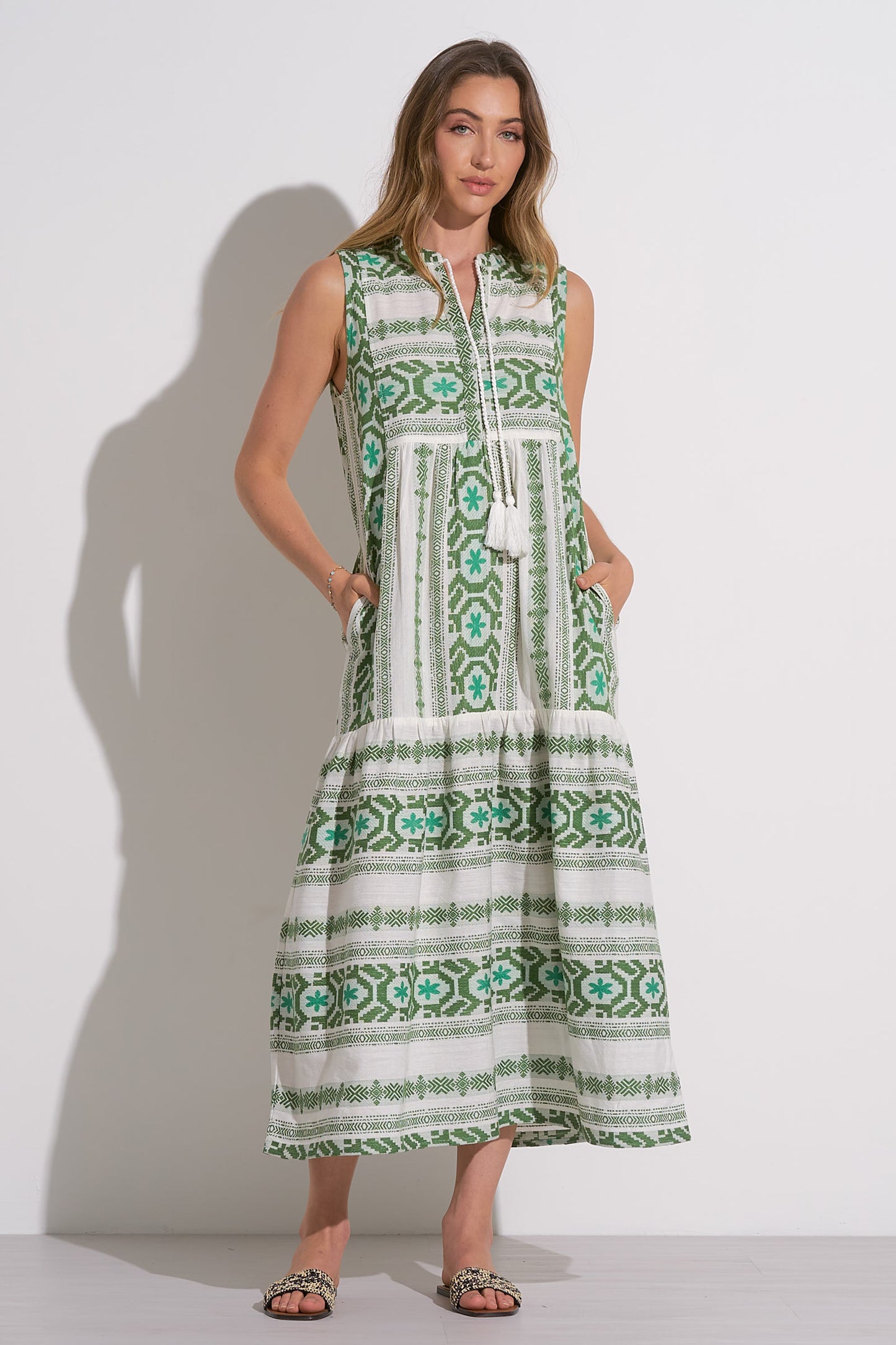 SLEEVELESS V-NECK MAXI DRESS